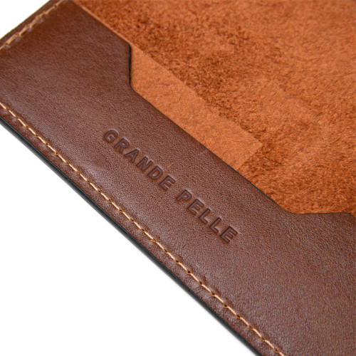 Обкладинка на паспорт з натуральної шкіри GRANDE PELLE 11485 Коричневий