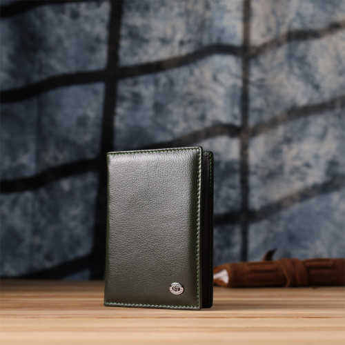Практичная обложка на паспорт универсального формата из натуральной кожи ST Leather 23081 Зеленый