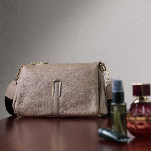 Кожаная женская сумка с металлическим украшением посередине Vintage 22609 Бежевая