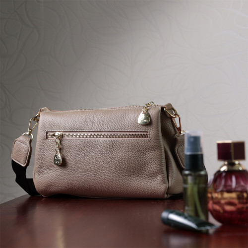 Кожаная женская сумка с металлическим украшением посередине Vintage 22609 Бежевая