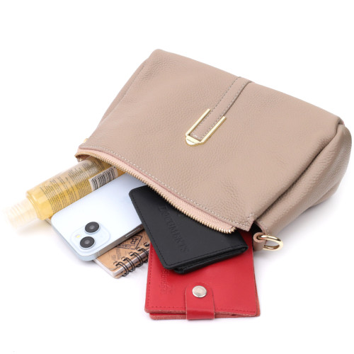 Кожаная женская сумка с металлическим украшением посередине Vintage 22609 Бежевая