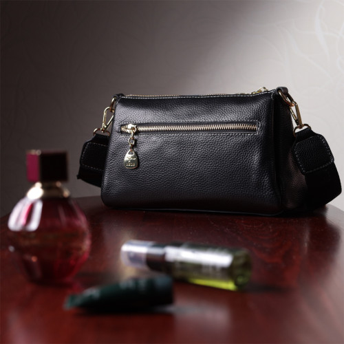 Жіноча сумка з металевою прикрасою по середині з натуральної шкіри Vintage 22607 Чорна